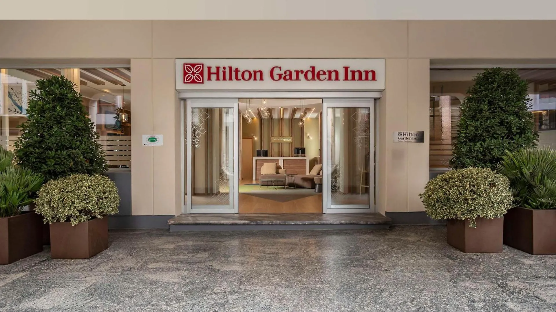 Soggiornare vicino alla Basilica di Sant'Antonio: 4 Hotel a Confronto